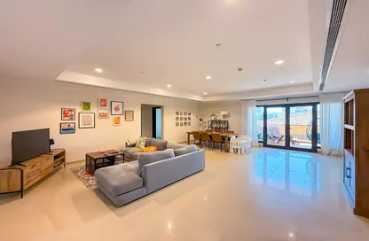 Apartment - 2 Bedrooms - 3 Bathrooms for sale in Tower 13 - Porto Arabia - The Pearl Island - Doha