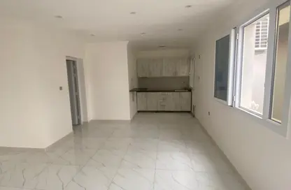 مجمع سكني - 1 حمام للايجار في وادي المرخ - مريخ - المريخ - الدوحة