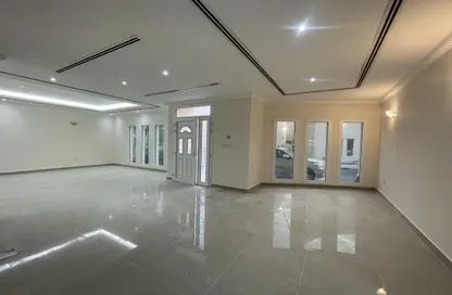 صورة لـ غرفة فارغة مجمع سكني - 3 غرف نوم - 3 حمامات للايجار في برج أسباير - الوعب - الوعب - الدوحة ، صورة رقم 1