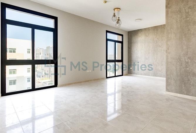 989337 - Property Image 2