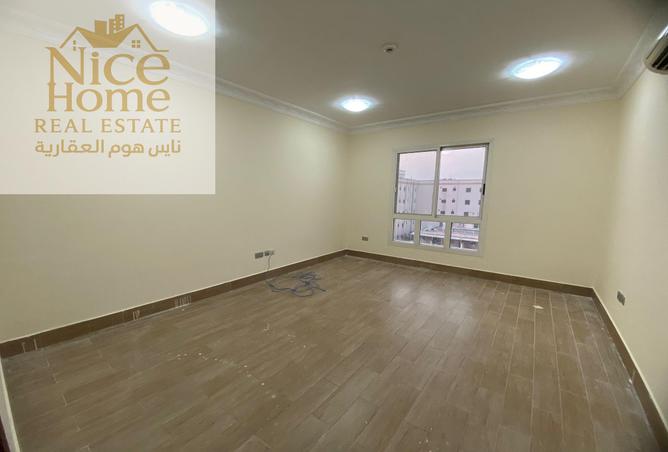 910402 - Property Image 3