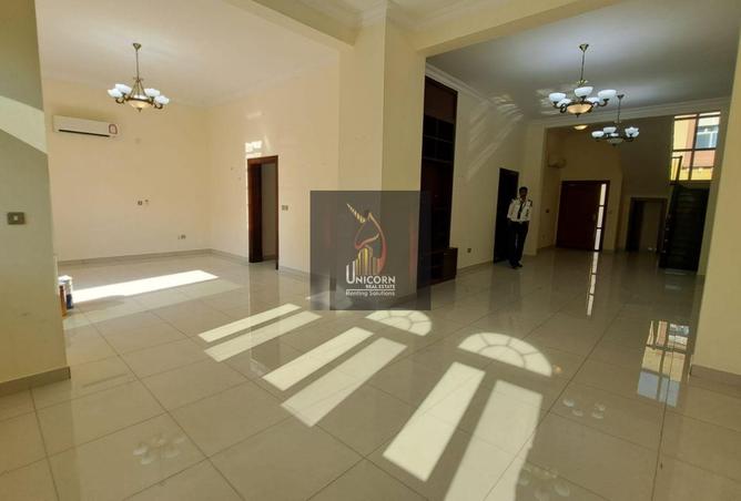 998282 - Property Image 2