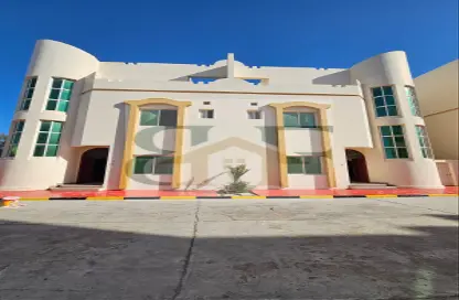 شقة - 5 غرف نوم - 4 حمامات للايجار في فلل عين خالد - عين خالد - الدوحة