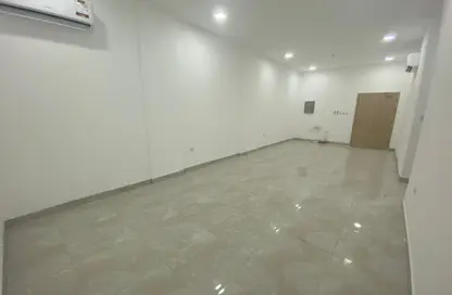 Apartment - 2 Bedrooms - 2 Bathrooms for rent in Al Aziziyah - Al Aziziyah - Doha