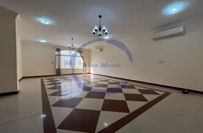 Empty Room image for: Villa - 5 Bedrooms - 4 Bathrooms for rent in Souk Al gharaffa - Al Gharrafa - Doha, Image 1