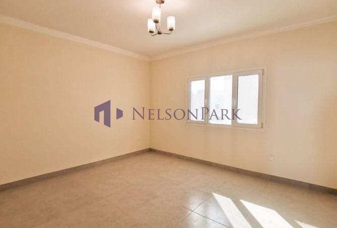 909206 - Property Image 2