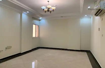 Apartment - 2 Bedrooms - 2 Bathrooms for rent in Umm Ghuwailina 4 - Umm Ghuwailina - Doha