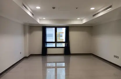 Apartment - 1 Bedroom - 2 Bathrooms for rent in East Porto Drive - Porto Arabia - The Pearl Island - Doha