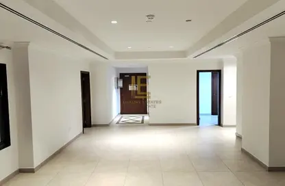 Apartment - 1 Bedroom - 2 Bathrooms for rent in Porto Arabia - The Pearl Island - Doha