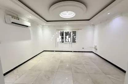 شقة - 2 غرف نوم - 1 حمام للايجار في شارع ام السنيم - عين خالد - الدوحة