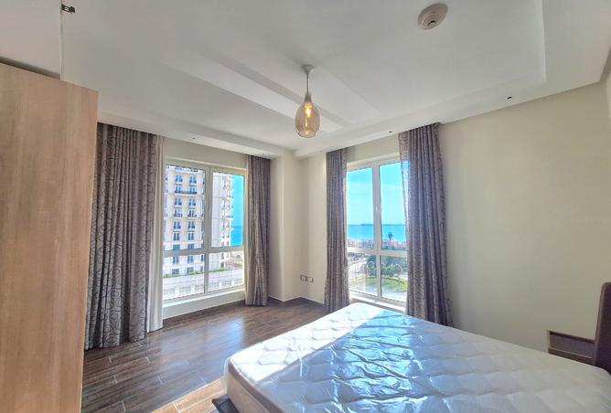 989882 - Property Image 3