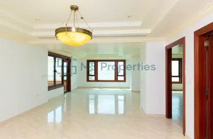 Apartment - 2 Bedrooms - 3 Bathrooms for rent in West Porto Drive - Porto Arabia - The Pearl Island - Doha
