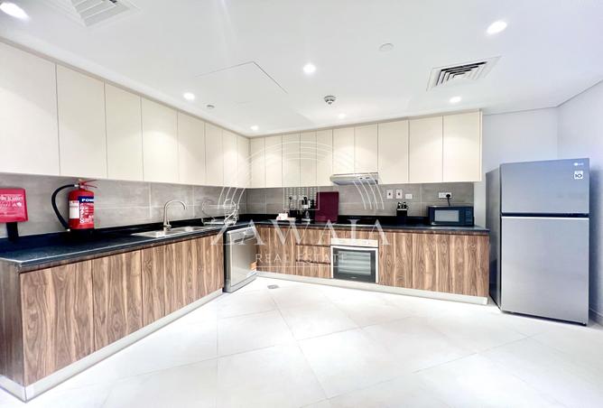 988437 - Property Image 2