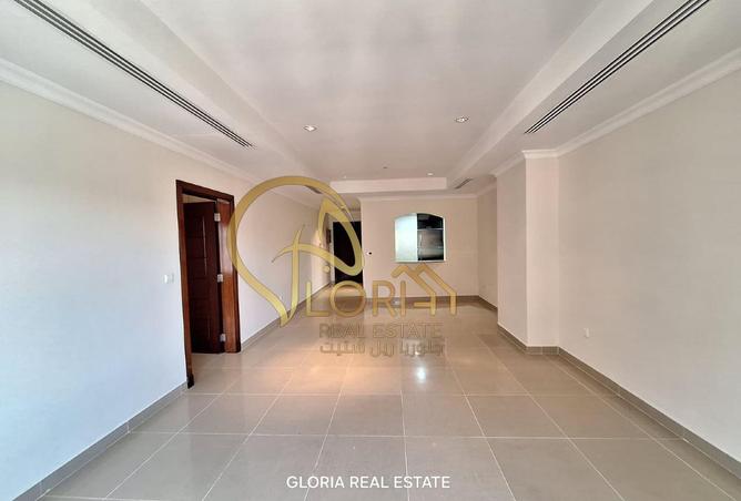 929146 - Property Image 2