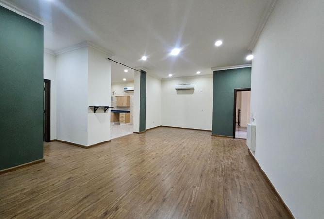 929312 - Property Image 3