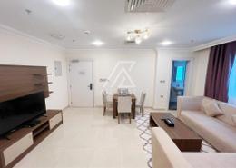 صورةغرفة المعيشة / غرفة الطعام لـ: شقة - 3 غرف نوم - 3 حمامات للكراء في فريج عبد العزيز - الدوحة, صورة 1