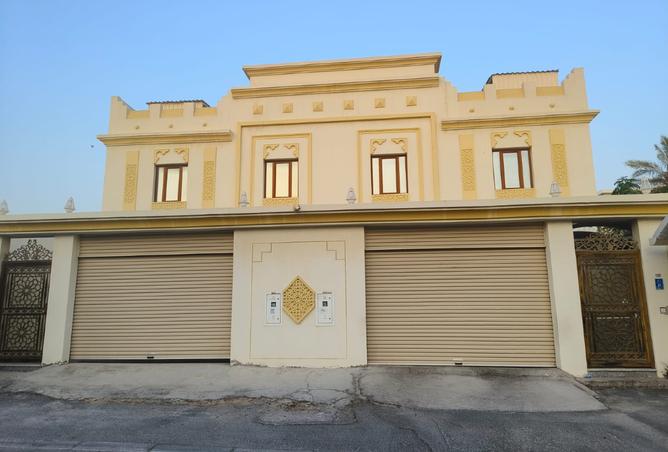 فيلا - 8 غرف نوم - 7 حمامات للايجار في شارع اروى بن مسعود - المسيلة - الدوحة