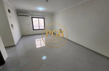 شقة - 4 غرف نوم - 3 حمامات للايجار في شارع انس - فريج بن محمود الشمالي - فريج بن محمود - الدوحة