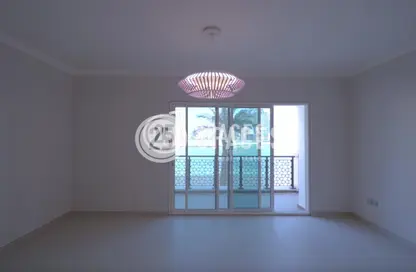Townhouse - 2 Bedrooms - 4 Bathrooms for sale in Viva West - Viva Bahriyah - The Pearl Island - Doha