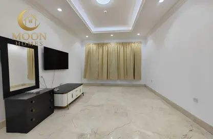 Apartment - 2 Bedrooms - 2 Bathrooms for rent in Al Muntazah Street - Al Muntazah - Doha