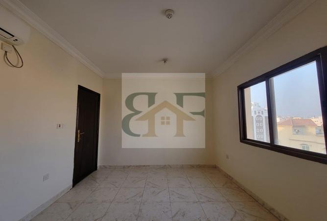 930695 - Property Image 3