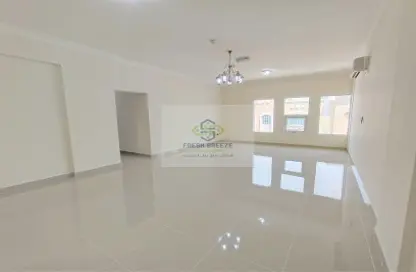 شقة - 3 غرف نوم - 4 حمامات للايجار في شارع انس - فريج بن محمود الشمالي - فريج بن محمود - الدوحة