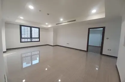 Apartment - 1 Bedroom - 2 Bathrooms for rent in West Porto Drive - Porto Arabia - The Pearl Island - Doha