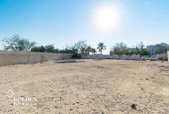 585826 - Property Image 2