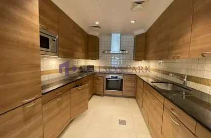 Apartment - 2 Bedrooms - 3 Bathrooms for rent in West Porto Drive - Porto Arabia - The Pearl Island - Doha