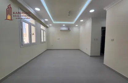 Apartment - 2 Bedrooms - 2 Bathrooms for rent in Umm Ghuwalina - Umm Ghuwailina - Doha