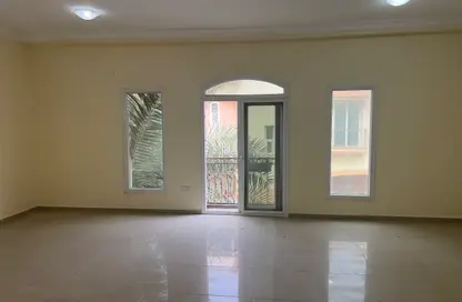 شقة - 3 غرف نوم - 3 حمامات للايجار في مجمع الأبراج - الدحيل - الدحيل - الدوحة