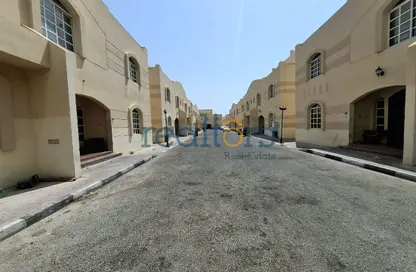 Compound - 5 Bedrooms - 4 Bathrooms for rent in Umm Al Seneem Street - Ain Khaled - Doha