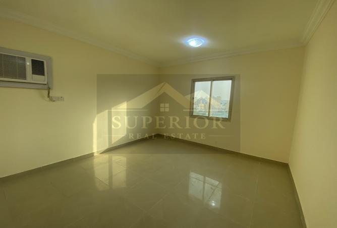 963279 - Property Image 2