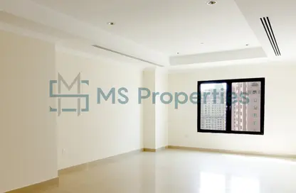 Apartment - 1 Bedroom - 2 Bathrooms for rent in West Porto Drive - Porto Arabia - The Pearl Island - Doha