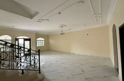 Villa - 5 Bedrooms - 4 Bathrooms for rent in Izghawa - Izghawa - Doha