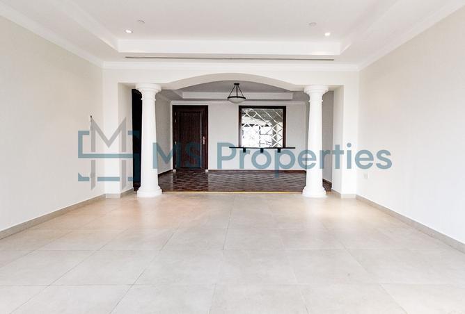 929151 - Property Image 2