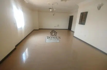 Apartment - 2 Bedrooms - 3 Bathrooms for rent in Thabit Bin Zaid Street - Al Mansoura - Doha