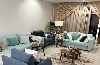 Living Room image for: Apartment - 1 Bathroom for sale in Al Mutahidah Tower - Viva Bahriyah - The Pearl Island - Doha, Image 1