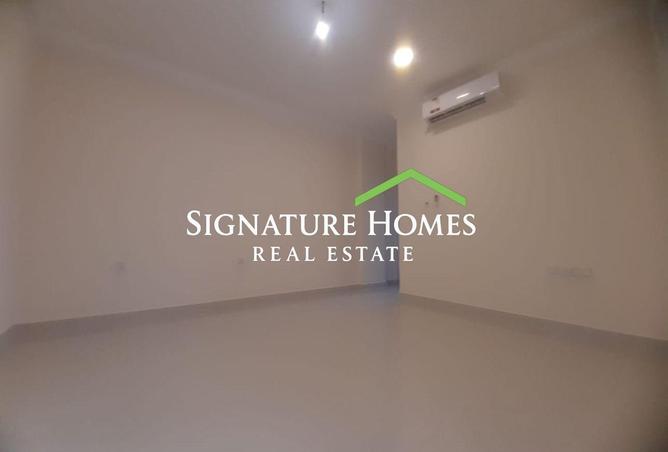 990772 - Property Image 2