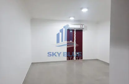 Penthouse - Studio - 1 Bathroom for rent in Al Gharrafa - Doha