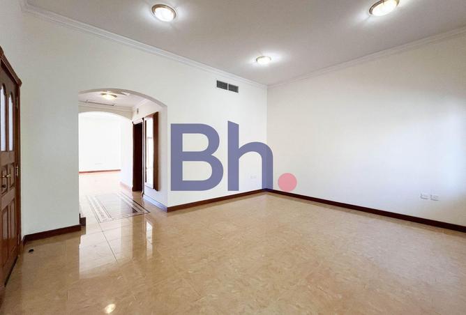 988763 - Property Image 2