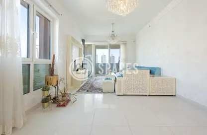 Apartment - 2 Bedrooms - 3 Bathrooms for sale in Viva East - Viva Bahriyah - The Pearl Island - Doha