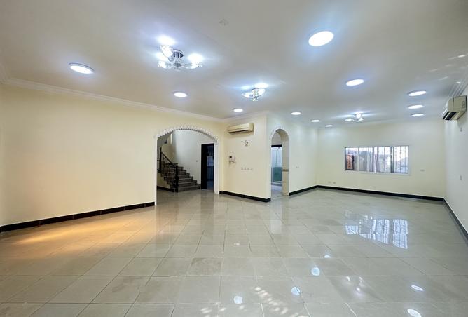 988227 - Property Image 2