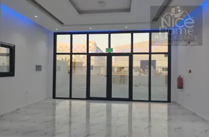 Warehouse - Studio - 3 Bathrooms for rent in Industrial Area - Industrial Area - Doha