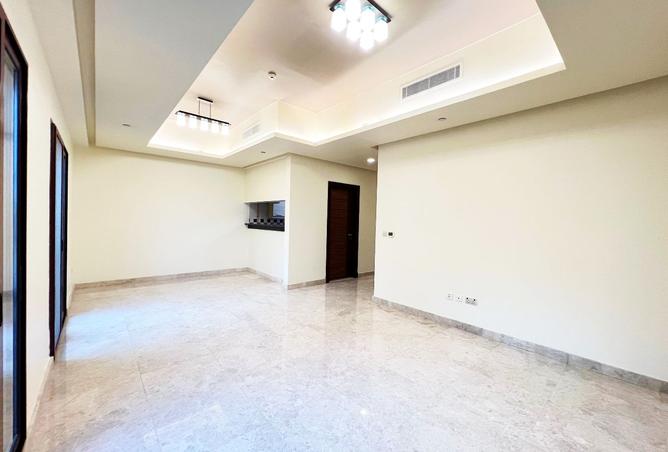 983002 - Property Image 2