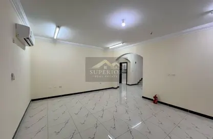 Villa - 5 Bedrooms - 4 Bathrooms for rent in Ain Khaled Villas - Ain Khaled - Doha