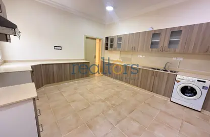 مجمع سكني - 3 غرف نوم - 4 حمامات للايجار في شارع  بو هامو - أبو هامور - الدوحة