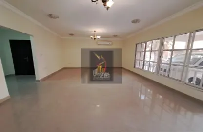 Compound - 4 Bedrooms - 5 Bathrooms for rent in Bu Hamour Street - Abu Hamour - Doha