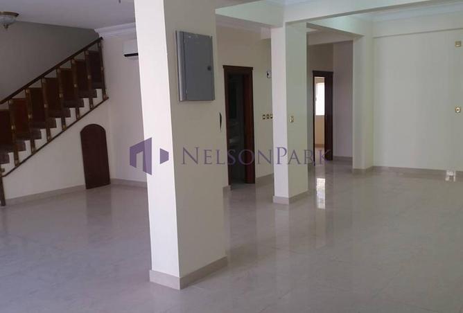 915184 - Property Image 3