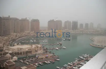شقة - 2 غرف نوم - 3 حمامات للايجار في طريق بورتو الشرقي - بورتو أرابيا - جزيرة اللؤلؤة - الدوحة